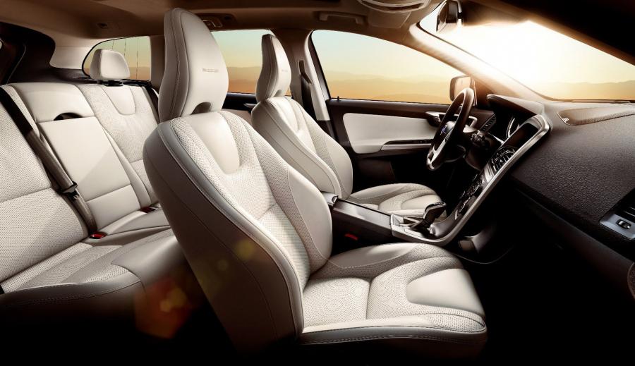  Volvo XC60 Inscription 2012 года  (фото 3 из 6)